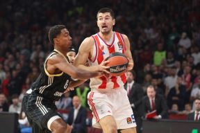 Luka Mitrović kosarkaš Crvene Zvezde na evroligaškom meču
