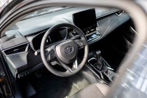 Toyota Corolla (1).jpg