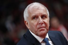 Željko Obradović  trener kosarkasa Partizana na utakmici Evrolige protiv Olimpijakosa