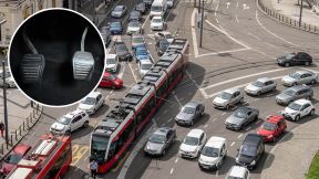 Saobraćaj, gas, kočnica, kvačilo, Beograd, gužva, kolona, vozila, automobili