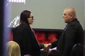Ceca Ražnatović na komemoraciji bratu Viki Miljković sa kolegom iz Granda