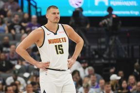 Nikola Jokić zabrinut na utakmici Denvera
