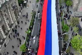 RAZVUČENA NAJDUŽA ZASTAVA SRBIJE IKADA (3).jpg