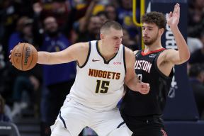 Nikola Jokić i Alperen Šengun u duelu