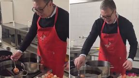 Aleksandar Vučić, Uskrs, farbanje jaja