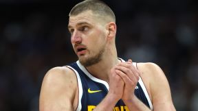 Nikola Jokić se zagreva za utakmicu