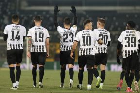 Nemanja Nikolić slavi gol u Partizanu.