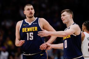 Nikola Jokić i Kristijan Braun na utakmici Denvera