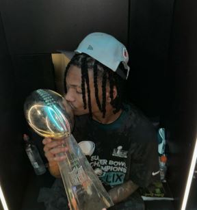 Eli Riks igrač Filadelfije ljubi NFL šampionski pehar