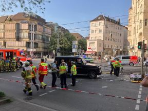 vozač uleteo u masu ljudi u Štutgartu (3).jpg