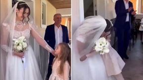 Devojčica i njena tetkla mlada