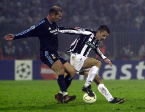 Saša Ilić i Zinedin Zidan u duelu na Partizan Real