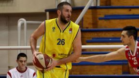 Dragan Labović na utakmici FMP - Karpoš Sokoli