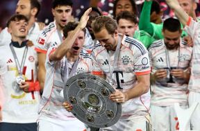 Hari Kejn sa trofejom Bundeslige 3.jpg
