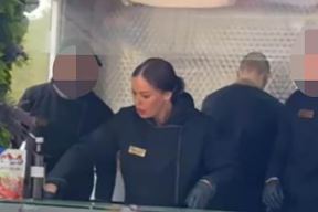 Nataša Rodić pravi burgere na Kalemegdanu (3).jpg