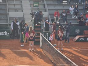 Nina Stojanović predala meč na Rolan Garosu (3).jpg