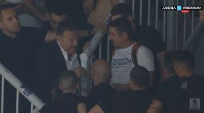 Dragan Bokan i navijači Budućnosti copy.jpg