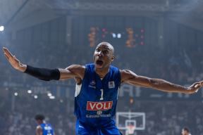 Rašid Sulejmon smiruje navijače na Budućnost Crvena zvezda