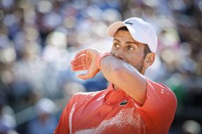 Novak Đoković na meču protiv Huberta Hurkača u Ženevi
