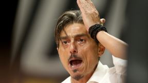 Dimitris Janakopulos skače na sudije na utakmici