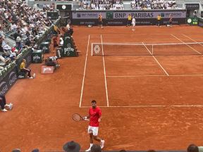 Novak Ðoković i saveti trenera 2.jpg