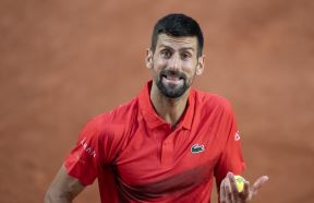 Novak Đoković na meču protiv Korentana Mutea na Rolan Garosu