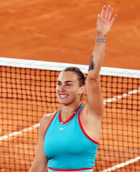 Arina Sabalenka slavi pobedu protiv Ige Švjontek