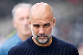 Pep Gvardiola na klupi Mančester sitija.