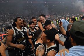 Partizan Budućnost slavlje 4.jpg
