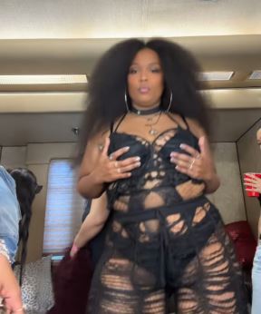 Lizzo3.jpg