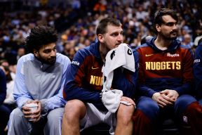 Nikola Jokić Dario Šarić i Džamal Marej na utakmici Denvera