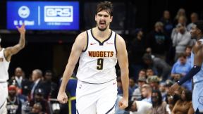 Dario Šarić slavi koš za Denver
