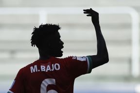 Mahmudu Bajo gestikulira na utakmici reprezentacije Gambije
