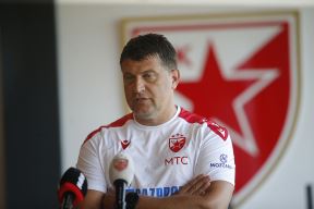 Vladan Milojević u opremi Crvene zvezde.