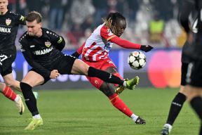 Dalsio šutira na gol na utakmici Zvezda Štutgart u Ligi šampiona