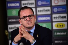 Predrag Mijatović sa prekrštenim rukama.