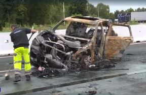 Zapaljeni automobil 2.jpg
