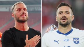 Marko Arnautović u crnoj majici s leve strane, Dušan Tadić u belom dresu Srbije s desne.