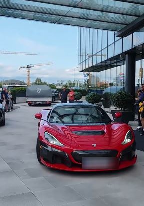 Auto Luke Dončića (2).jpg