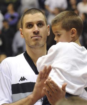 Saša Pavlović sa sinom Lukom 2.jpg