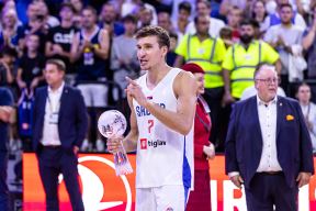 Bogdan Bogdanović pokazuje prstom ka Nikoli Topiću.