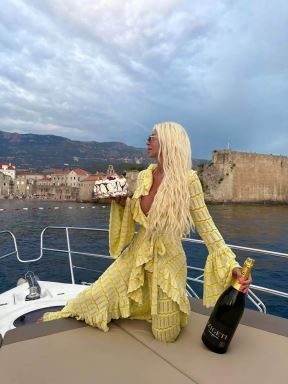 Jelena Karleuša u Crnoj Gori.jpg