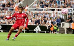 Rio Ngumoa dao gol za pobedu na Njukasl Liverpul