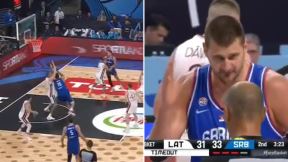 Nikola Jokić svađa sa sudijom.jpg