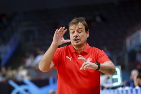 Ergin Ataman na klupi Turske.