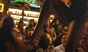 Salma Hajek u filmu Od sumraka do svitanja (3).jpg