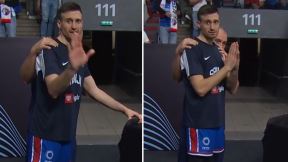 Aleksa Avramović moli kamermana da ga ne snima