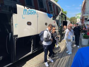 Marko Gudurić se grli sa turskom navijačicom (3).jpg