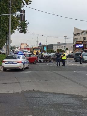 Težak udes ispred Tc Big na Karaburmi (1).jpg
