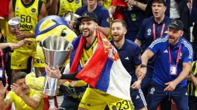 Marko Gudurić diže pehar Evrolige